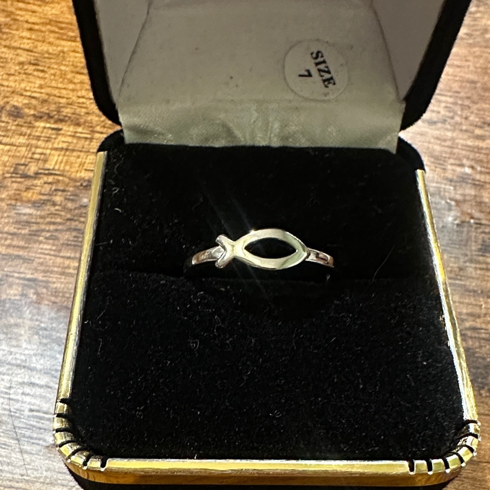 Source Unknown Silver Fish Design Ring